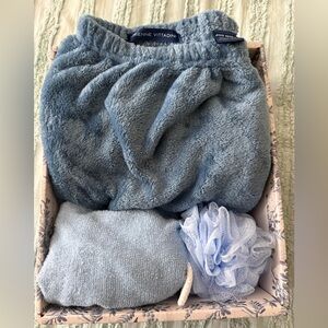 Adrienne Vittadini Blue Bath Set